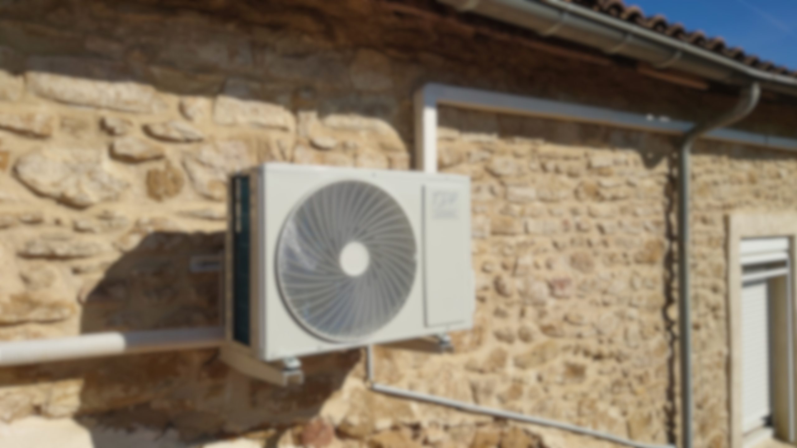 Pompe à chaleur extérieur Pose d'un système de climatisation et pompe à chaleur réversible à Valence